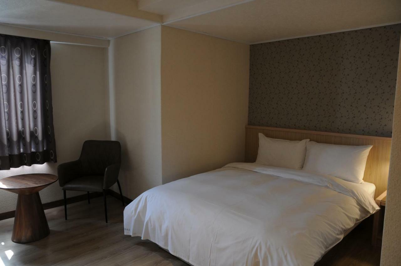 Sung Tai Hotel Kaohsziung Kültér fotó